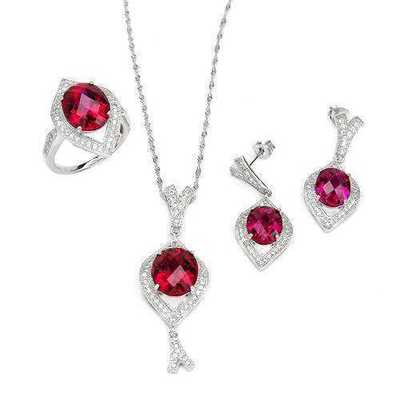 首飾與服裝如果搭配不好,除了掉價(jià),可能還會(huì)很土!