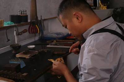 這位潮陽人是國內最大的黃金首飾加工制造商,創下業內多個第一